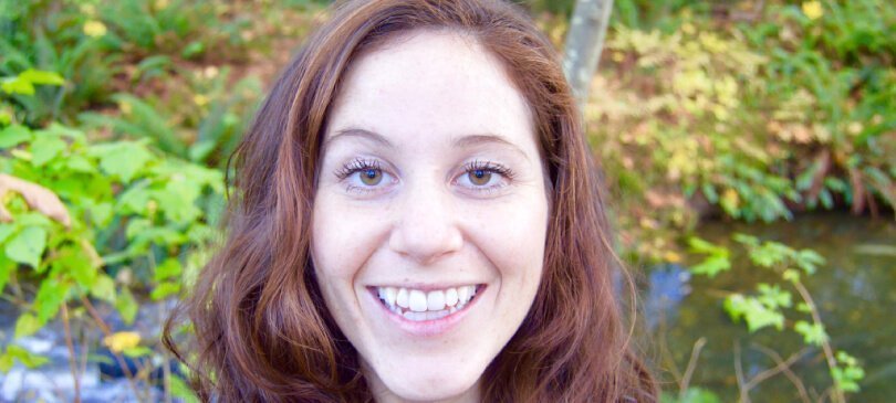 Tarah Millen smiling outside - Raw Vegan Transformations - Fruit-Powered