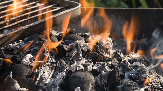 An open barbecue grill flame